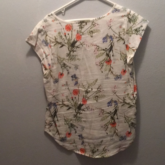 Linen top with capped sleeves - Picture 2 of 3